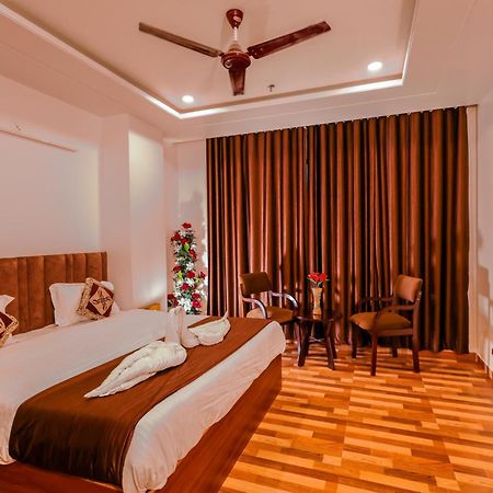 Hotel Lalita Palace Джайпур Екстер'єр фото