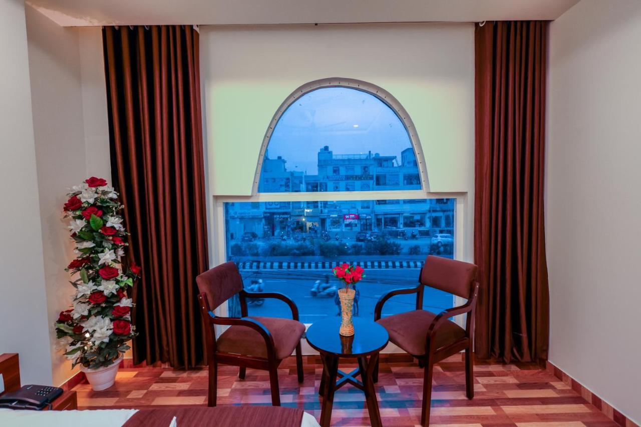 Hotel Lalita Palace Джайпур Екстер'єр фото